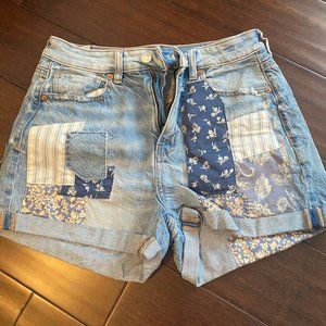 Womans patterned jean shorts